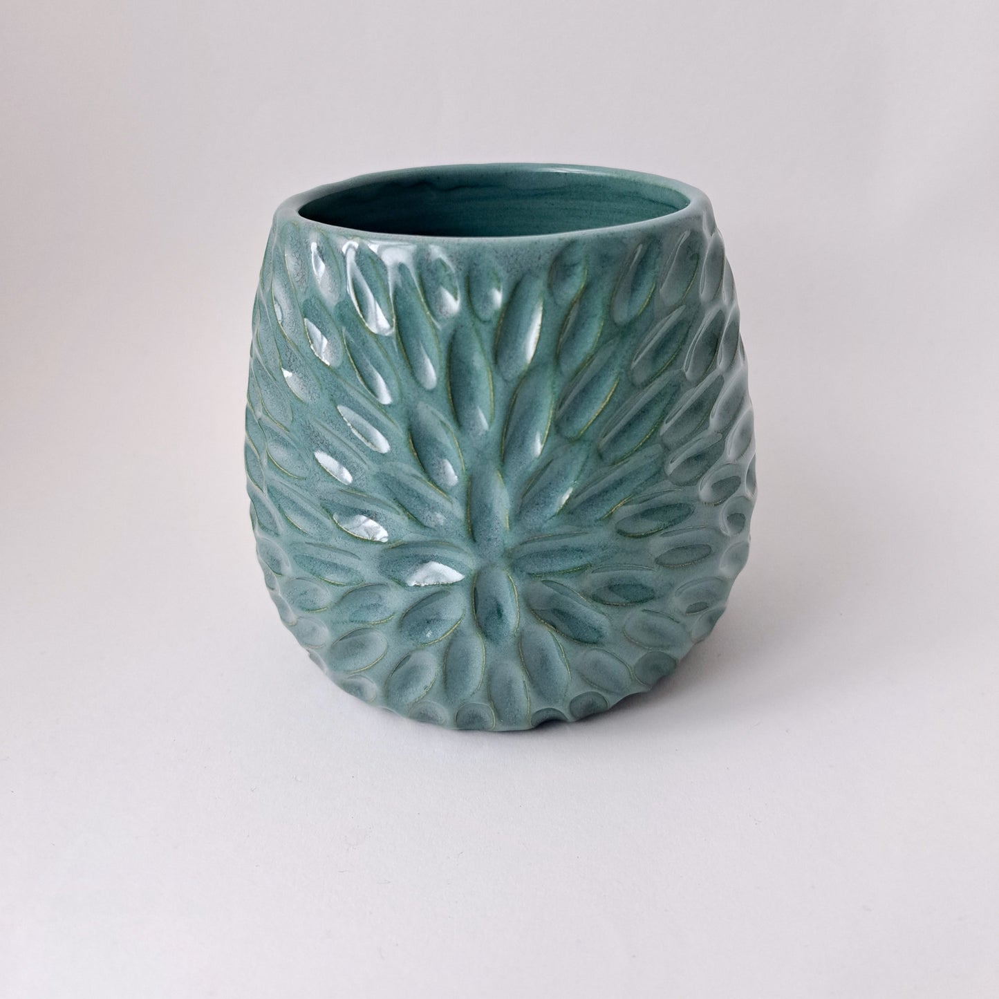 Flower pattern vase/planter