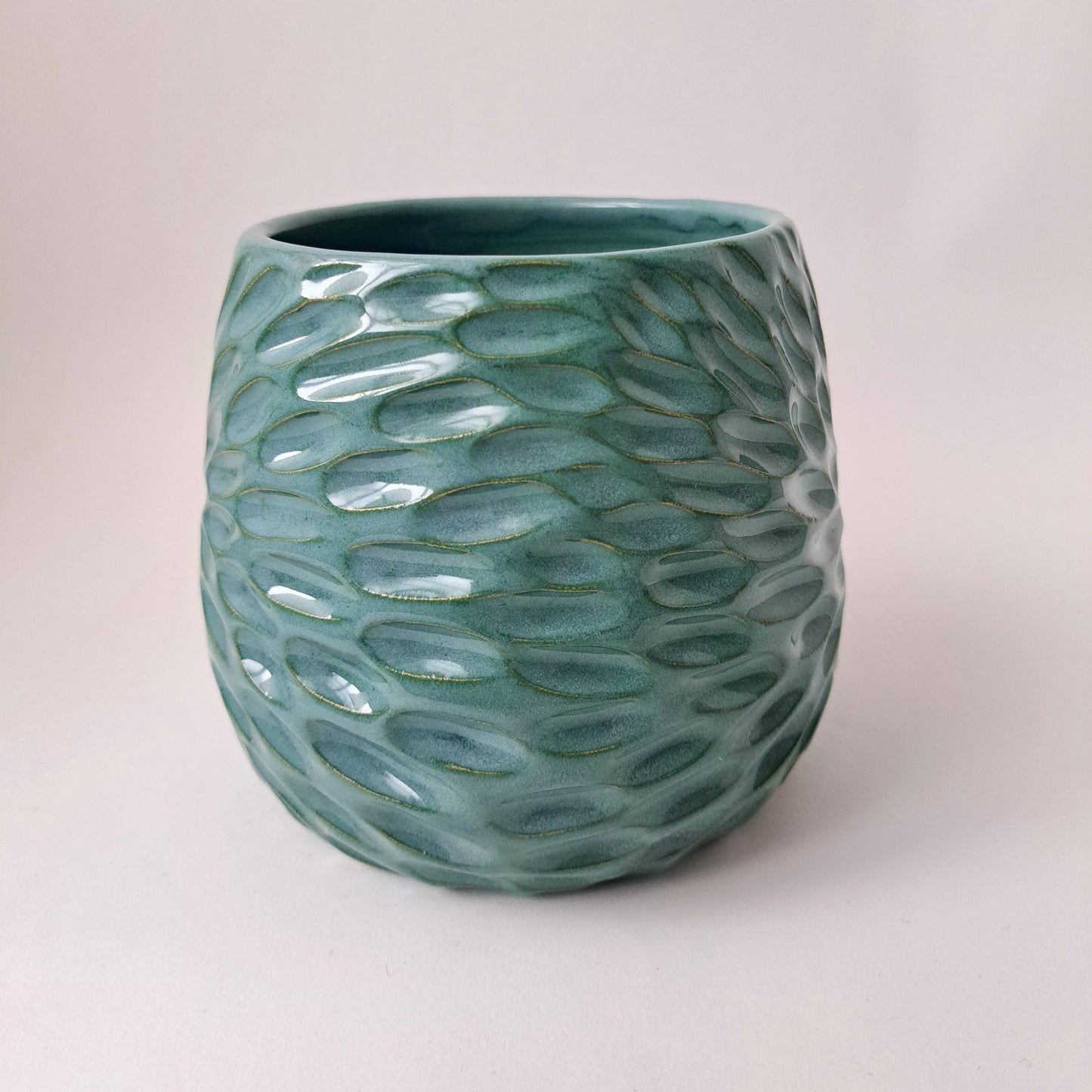 Flower pattern vase/planter