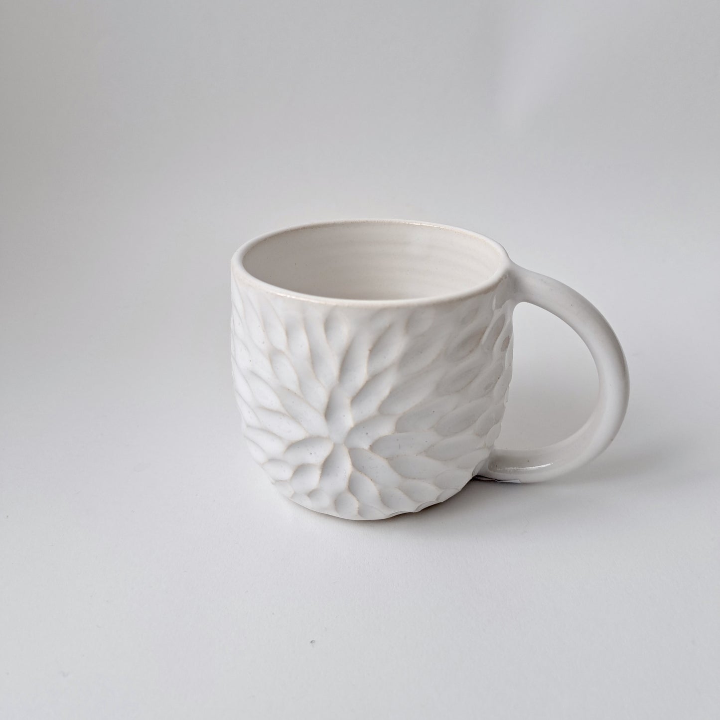 Flower pattern mug - white