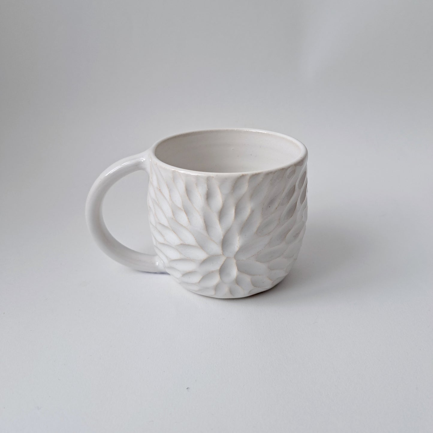 Flower pattern mug - white