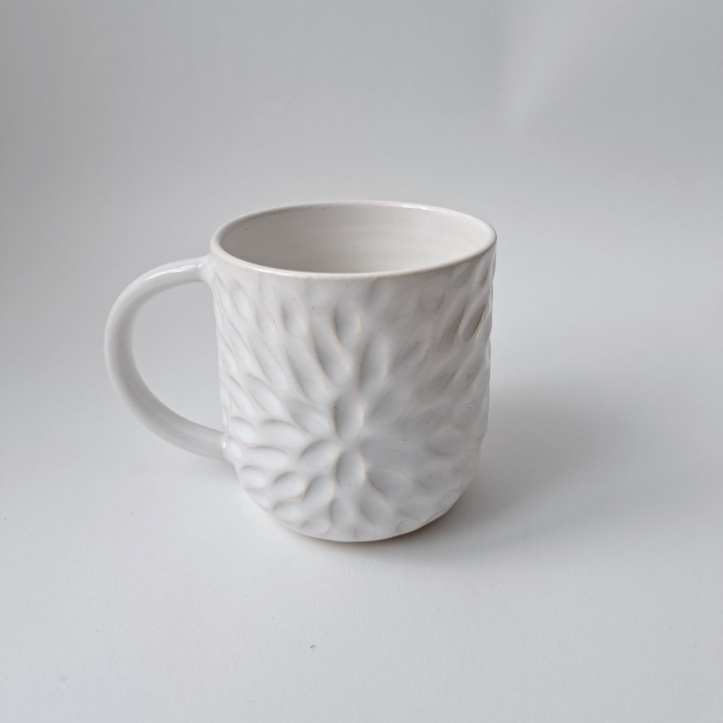 Flower pattern mug - white