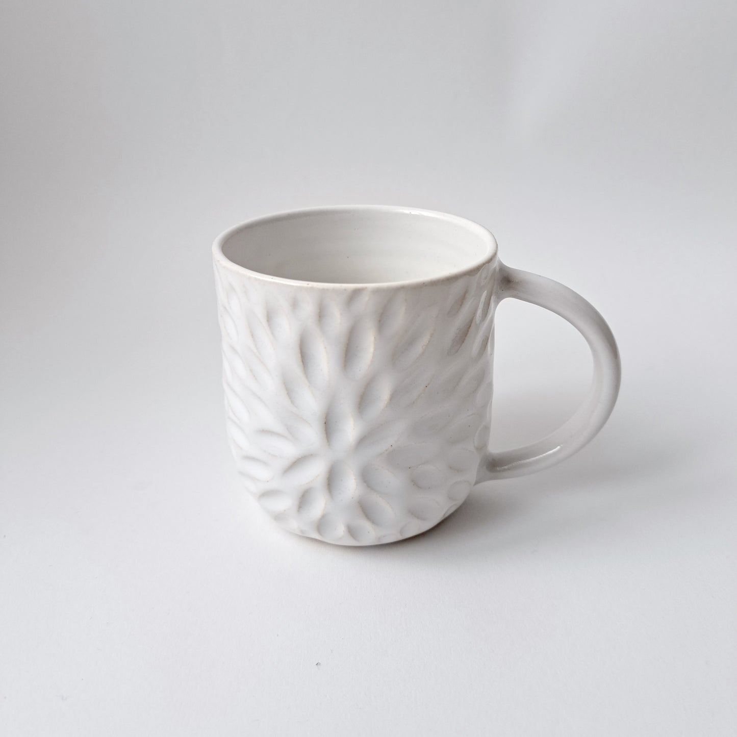 Flower pattern mug - white