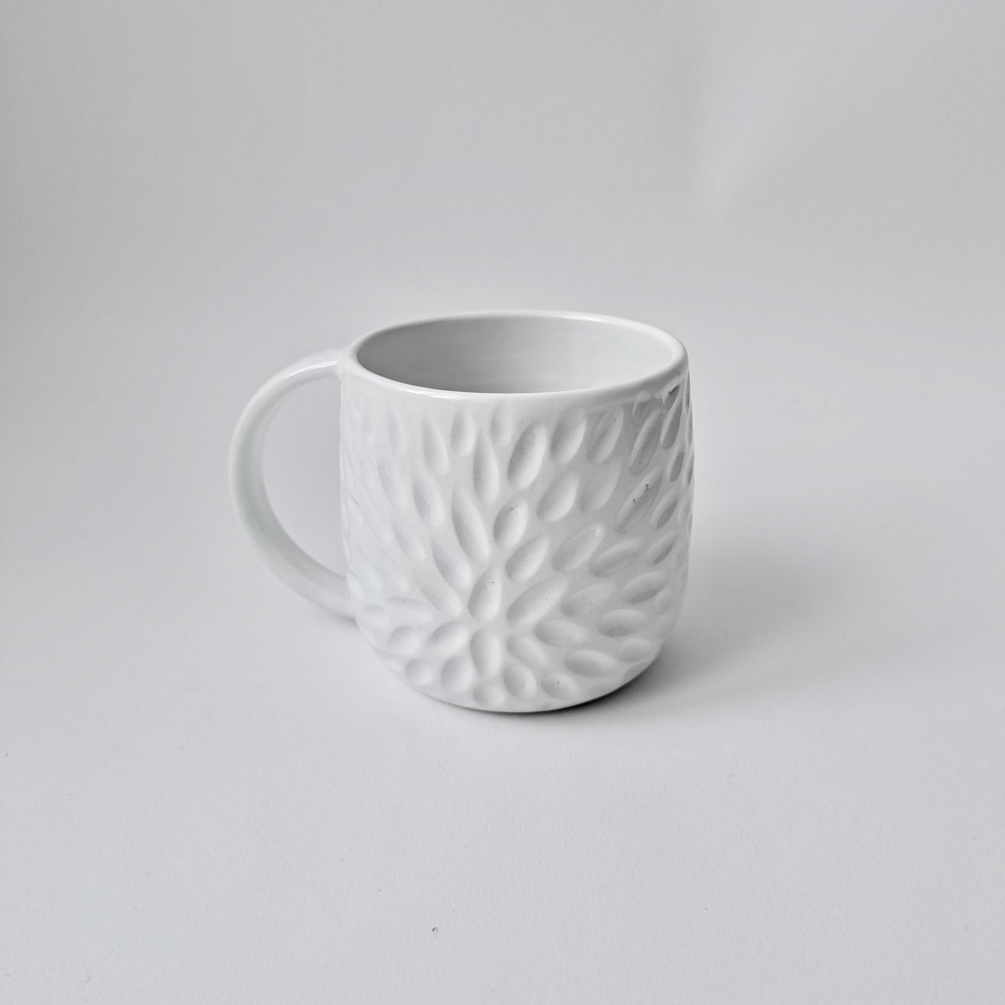 Flower pattern mug - white