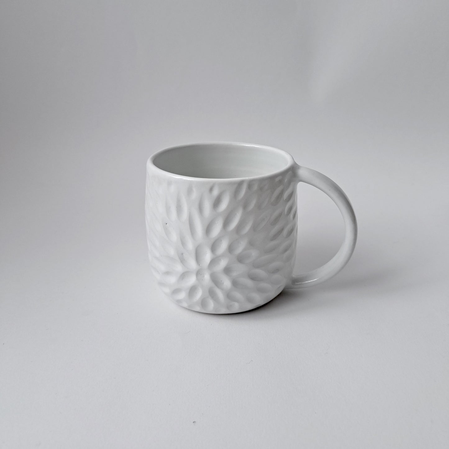 Flower pattern mug - white